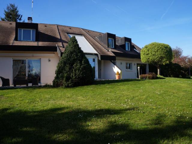 Эксклюзивная вилла с крытым бассейном около Дивон-ле-Бан