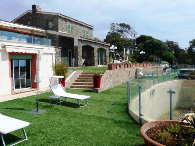 Чудесная вилла с бассейном