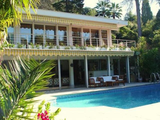 Вилла с бассейном