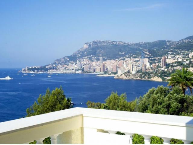 Потрясающая вилла в Рокабрюн-Кап-Мартен