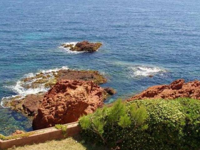 Недвижимость во Франции. Вилла на берегу моря в Аге