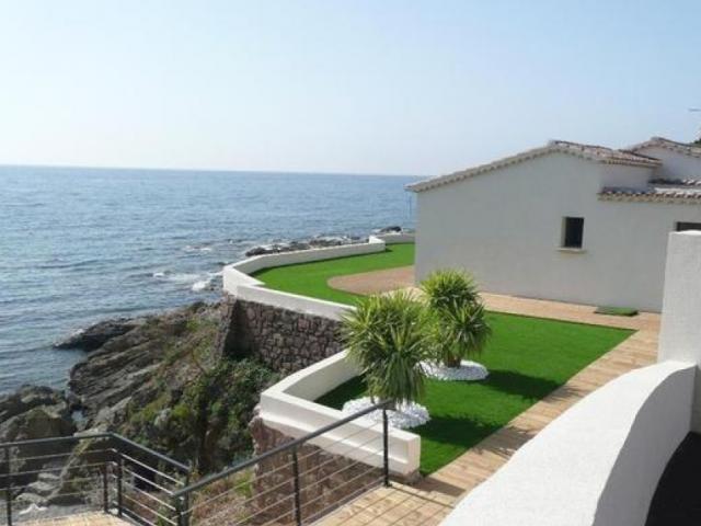 Вилла на берегу моря