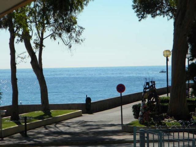 Вид на море с террасы апартамента