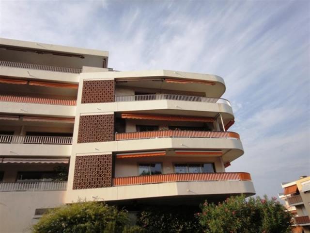 Апартамент в Антибе