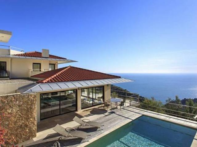 Новая вилла с бассейном в местечке Эз