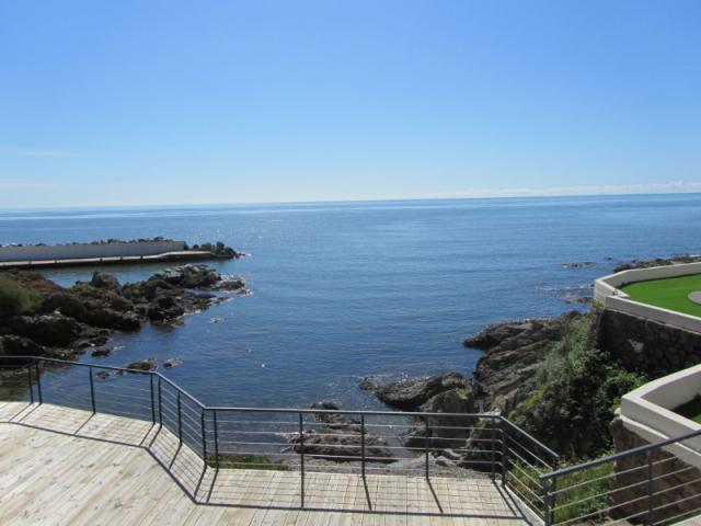 Недвижимость во Франции. Вид на море с террасы виллы в Лез-Иссамбр