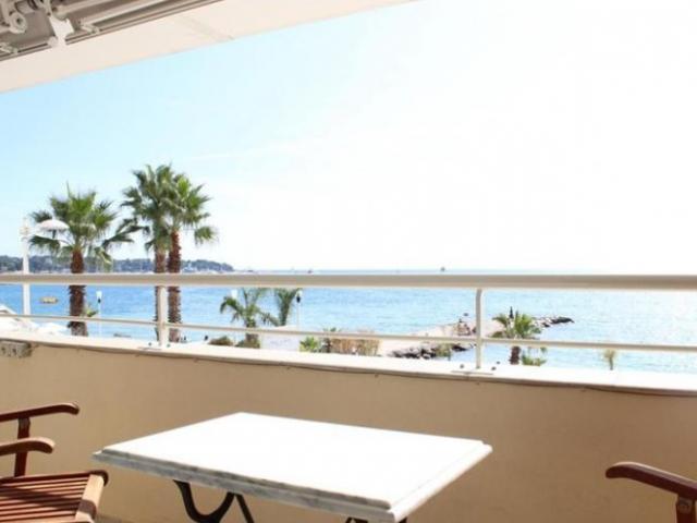 Терраса с шикарным видом на море