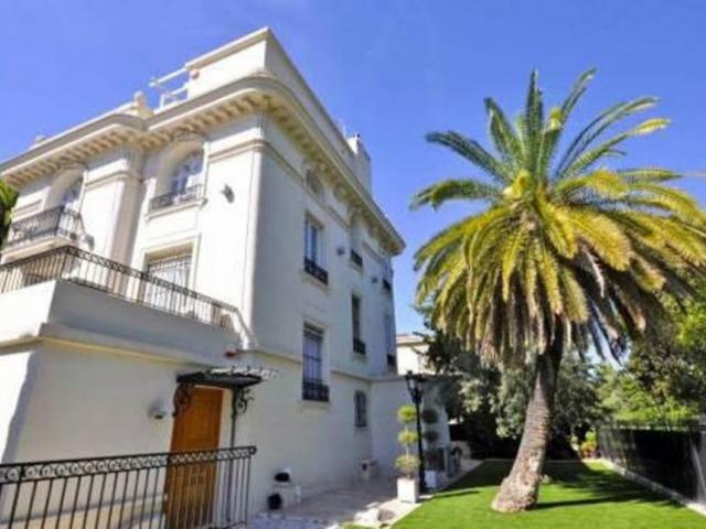 Трехэтажная вилла