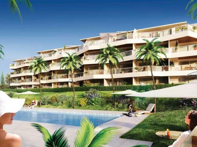 Жилой комплекс с бассейном